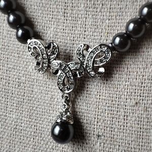 Signed Black Pearl Silver Tone Clear Rhinestone Elegant Classic Necklace NEW